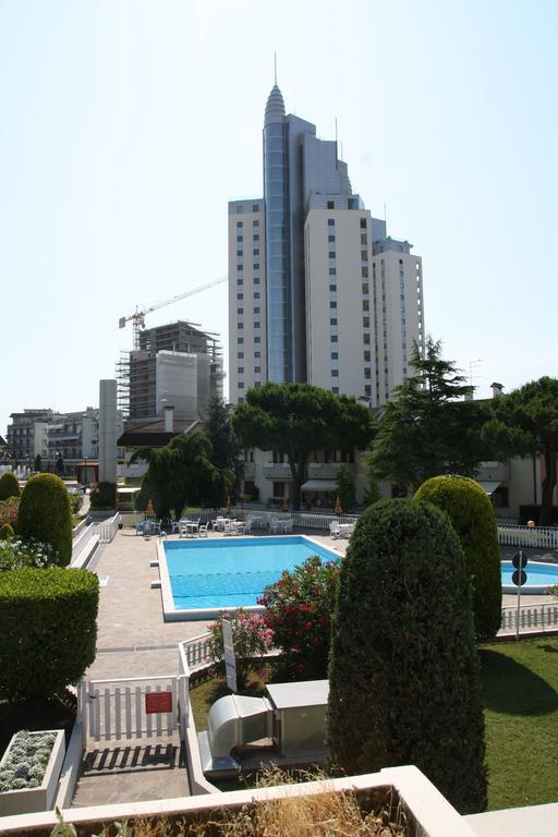 Residence Equilio Family Apartments Lido di Jesolo Exterior foto